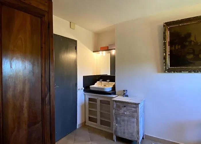 Maison Entiere 5 Min Du Centre D'avignon Les Angles (Gard)