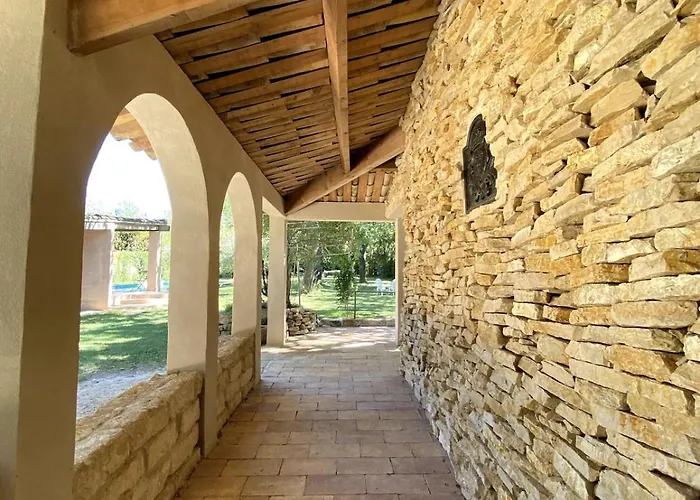 Maison Entiere 5 Min Du Centre D'avignon Les Angles (Gard)